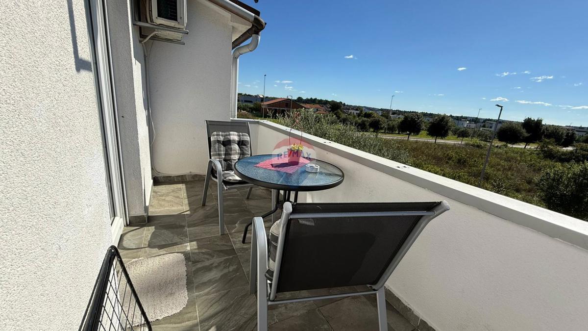 Novigrad, Dvosobno stanovanje s teraso in pogledom na morje, 34,48 m²