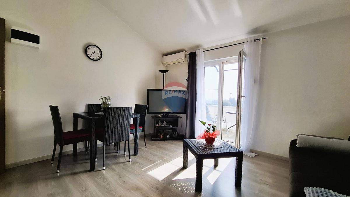 Novigrad, Dvosobno stanovanje s teraso in pogledom na morje, 34,48 m²