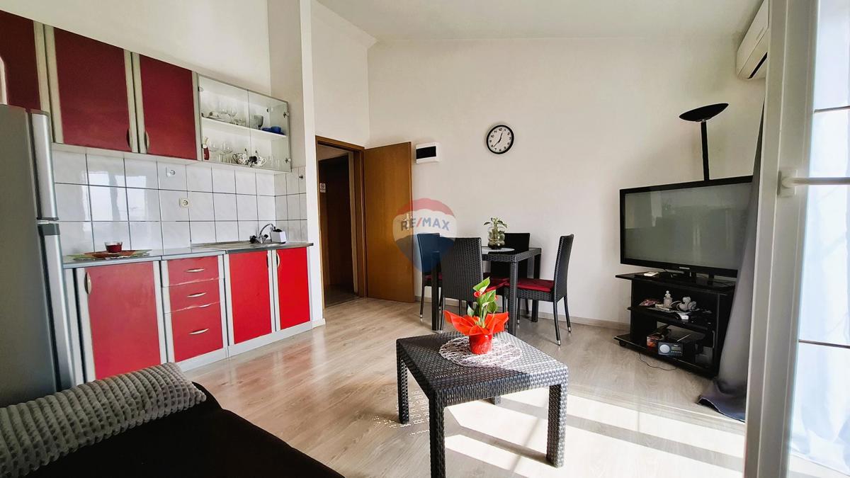 Novigrad, Dvosobno stanovanje s teraso in pogledom na morje, 34,48 m²