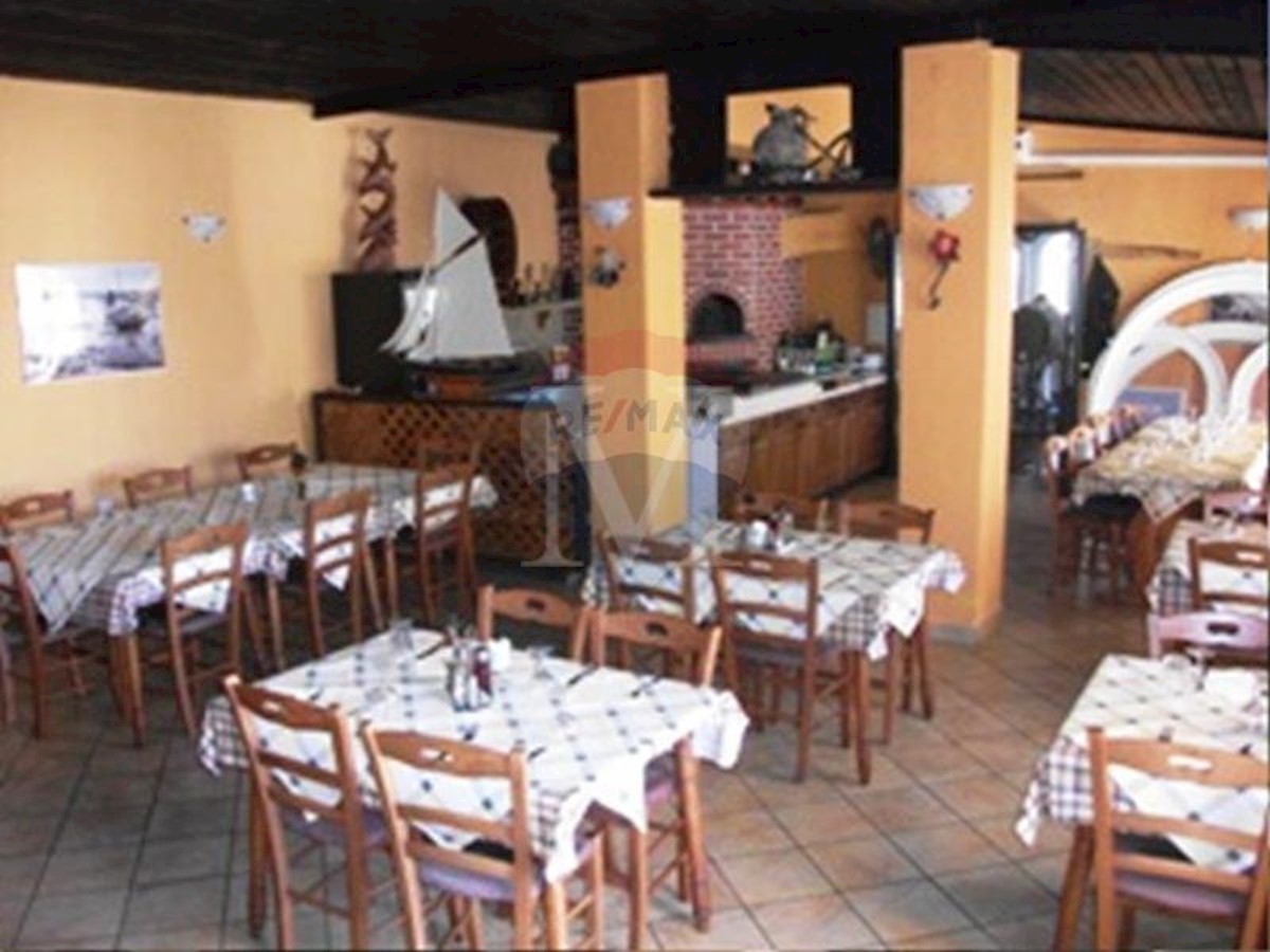 Mali Lošinj, Restaurant with apartment in the center in a TOP LOCATION!