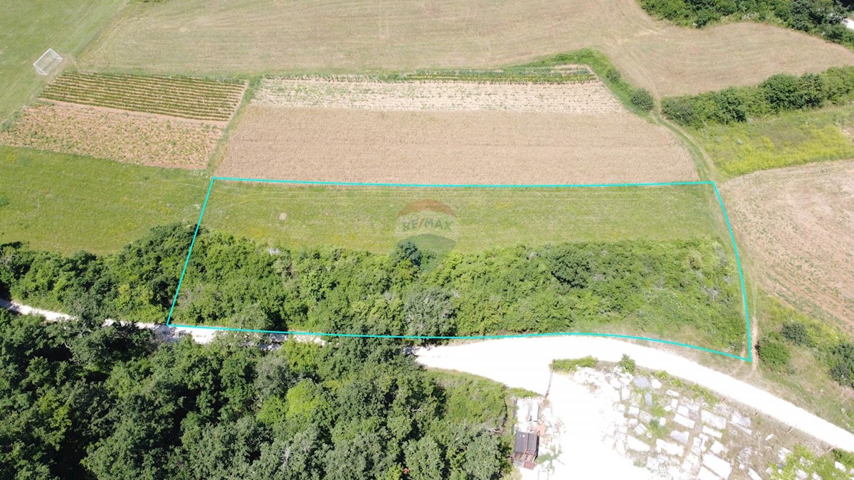 ISTRIA, TRVIŽ - Building plot 2383 m2, possible subdivision.