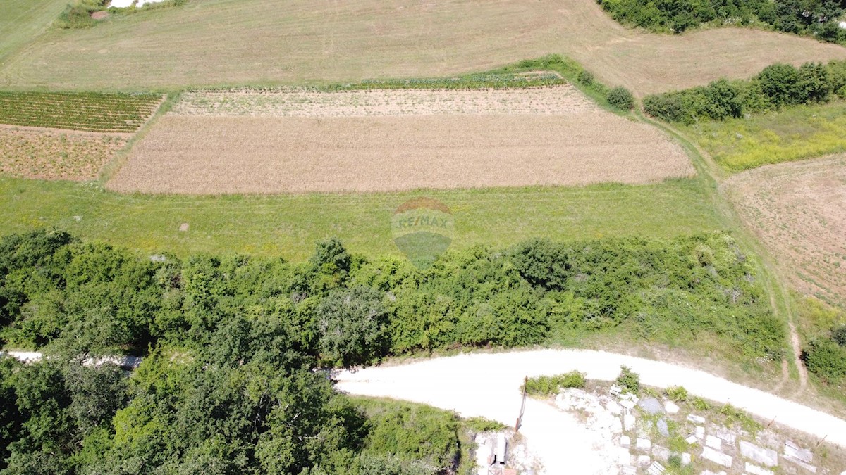 ISTRIA, TRVIŽ - Building plot 2383 m2, possible subdivision.