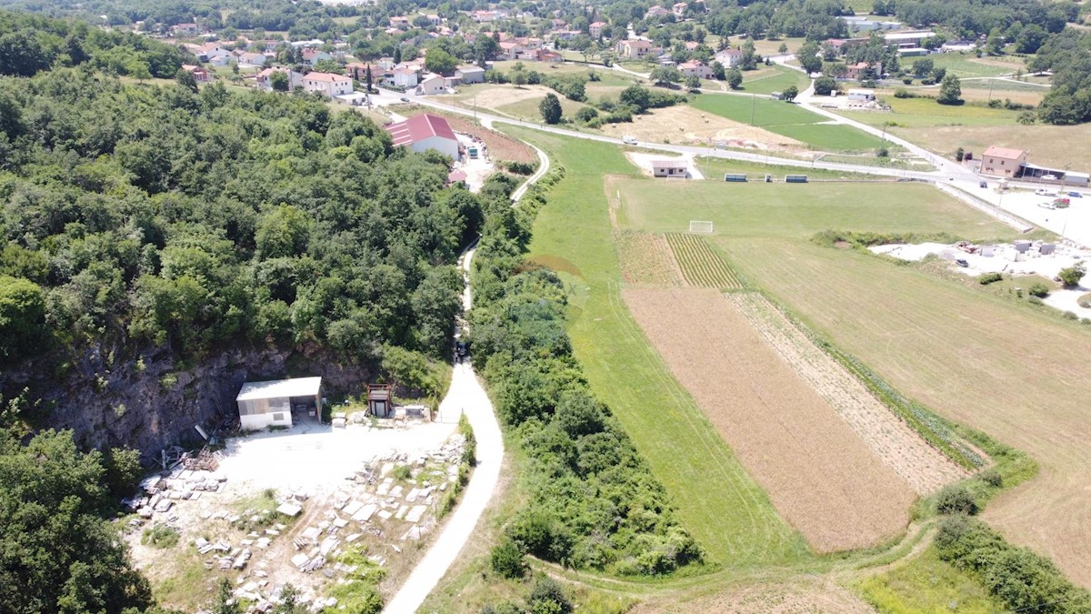 ISTRIA, TRVIŽ - Building plot 2383 m2, possible subdivision.