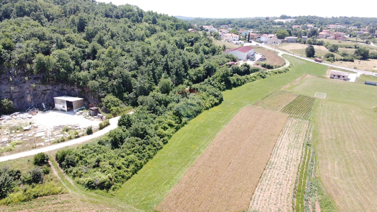 ISTRIA, TRVIŽ - Building plot 2383 m2, possible subdivision.