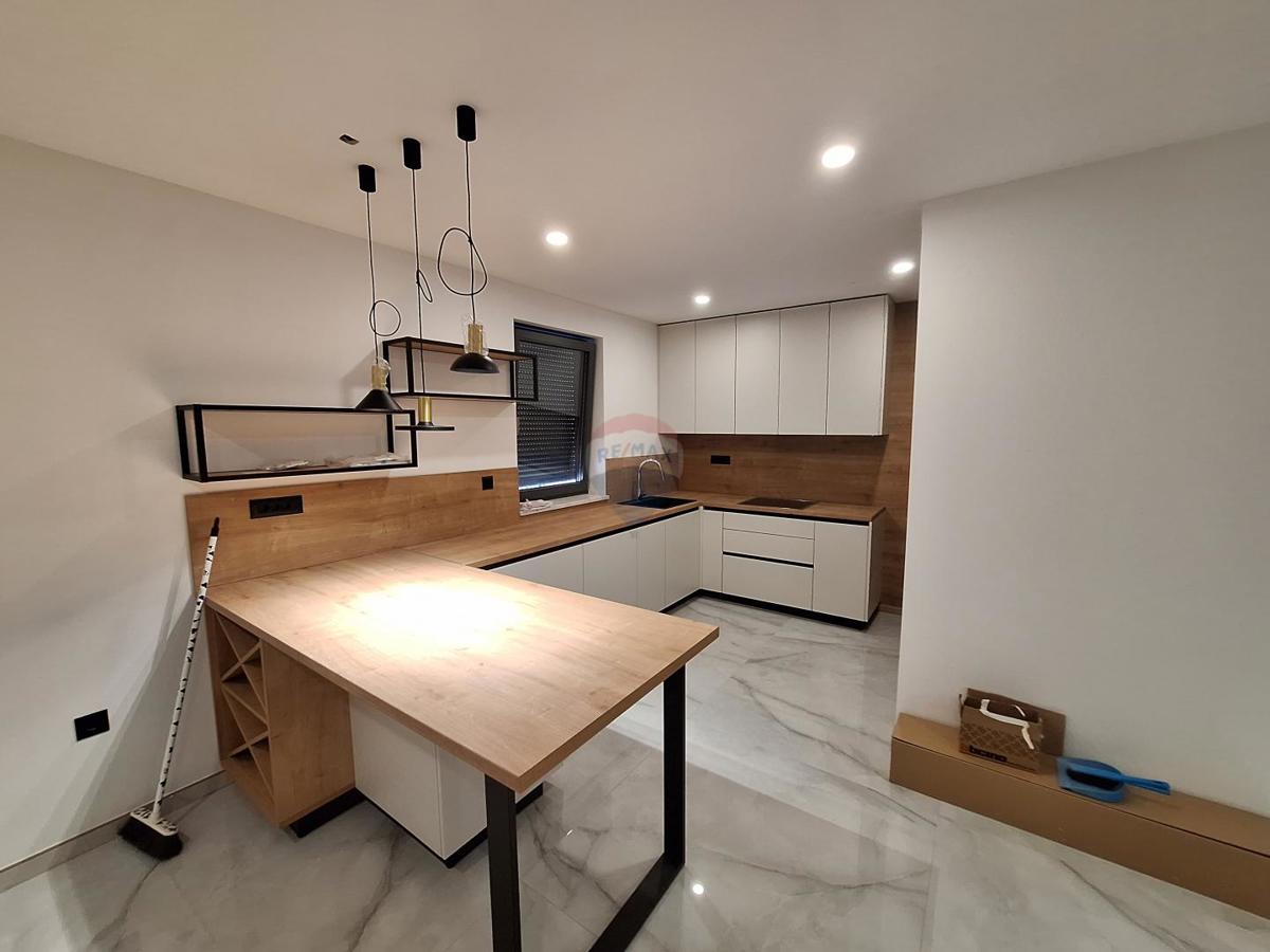 Stanovanje/Apartma Pobri, Opatija - Okolica, 168m2