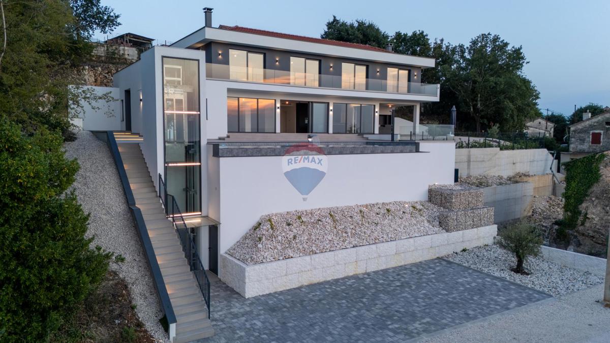 Hiša Vižinada, 419m2