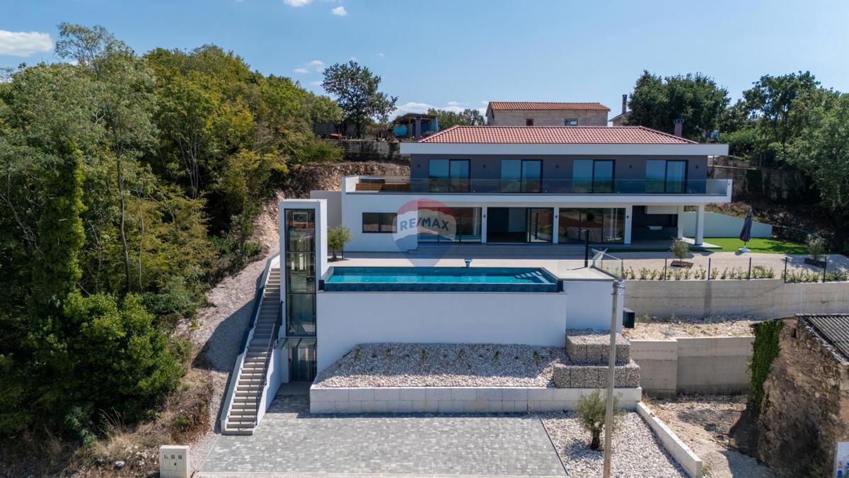 Hiša Vižinada, 419m2