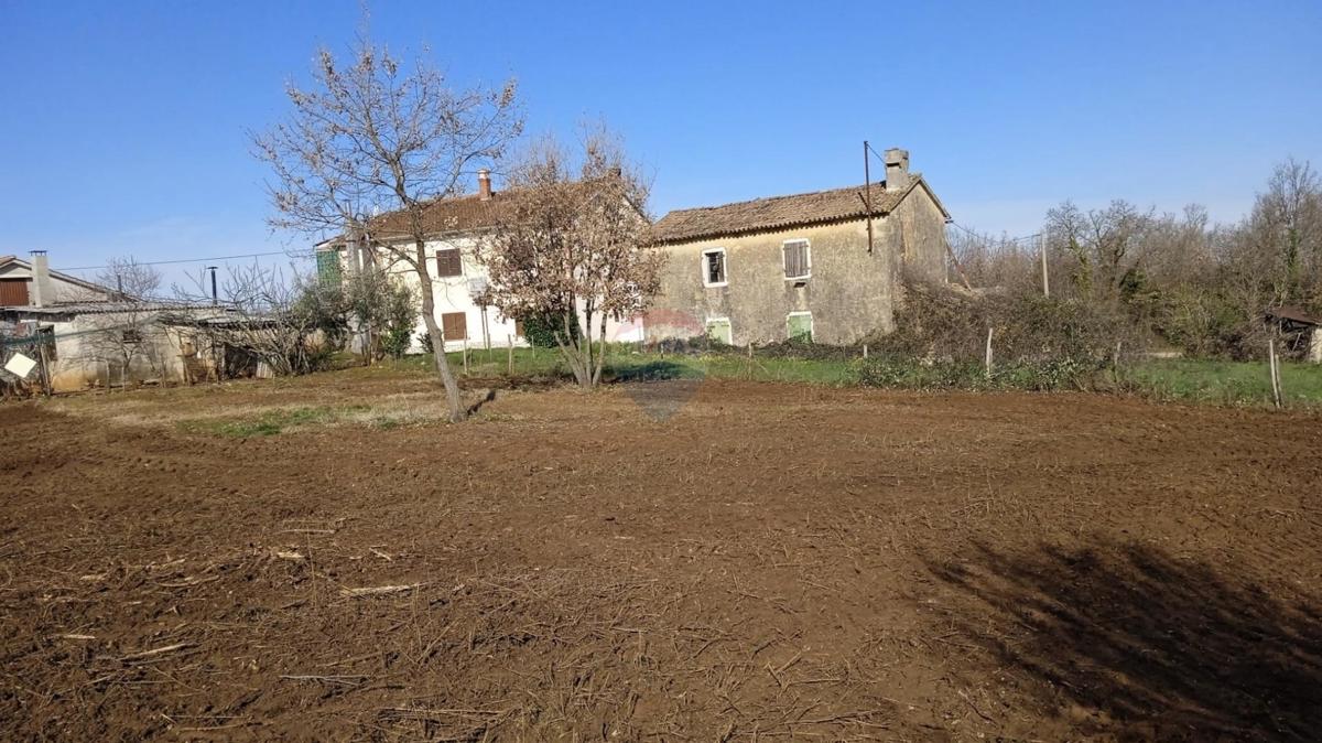 Stavbno zemljišče Vrh Lašići, Vižinada, 1.045m2