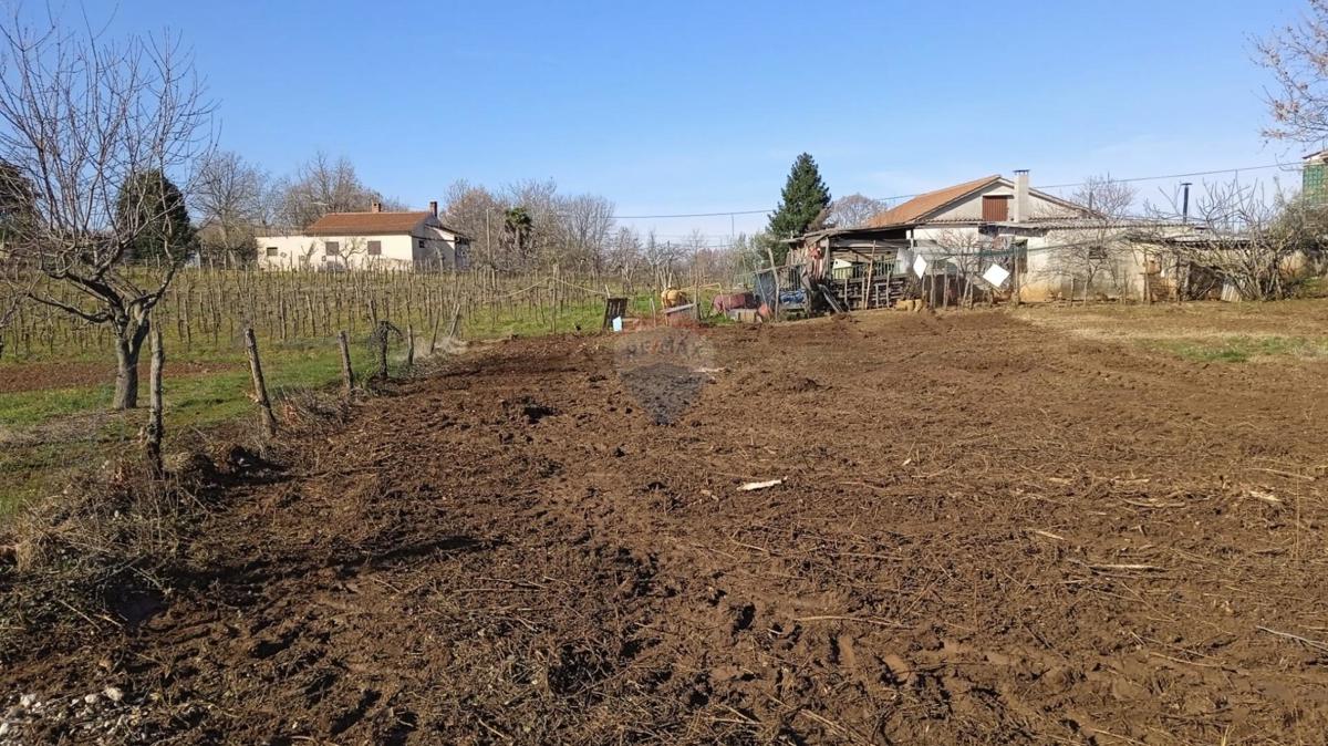 Stavbno zemljišče Vrh Lašići, Vižinada, 1.045m2