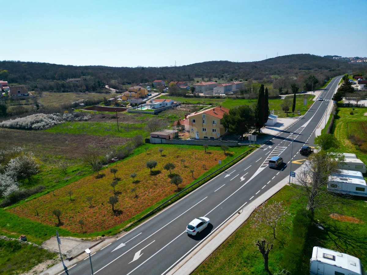 Stavbno zemljišče Šorići, Kanfanar, 2.230m2