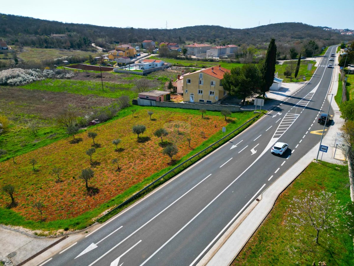 Stavbno zemljišče Šorići, Kanfanar, 2.230m2