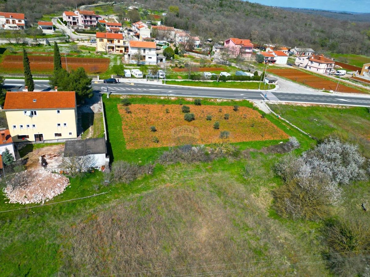 Stavbno zemljišče Šorići, Kanfanar, 2.230m2