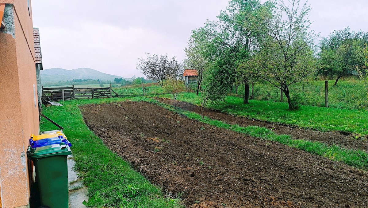 Hiša Pothum Plaščanski, Plaški, 208m2