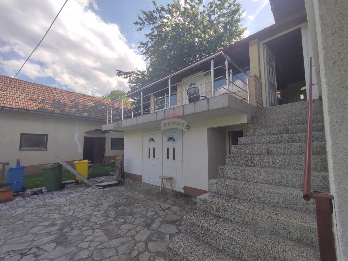 Hiša Nebljusi, Donji Lapac, 238m2