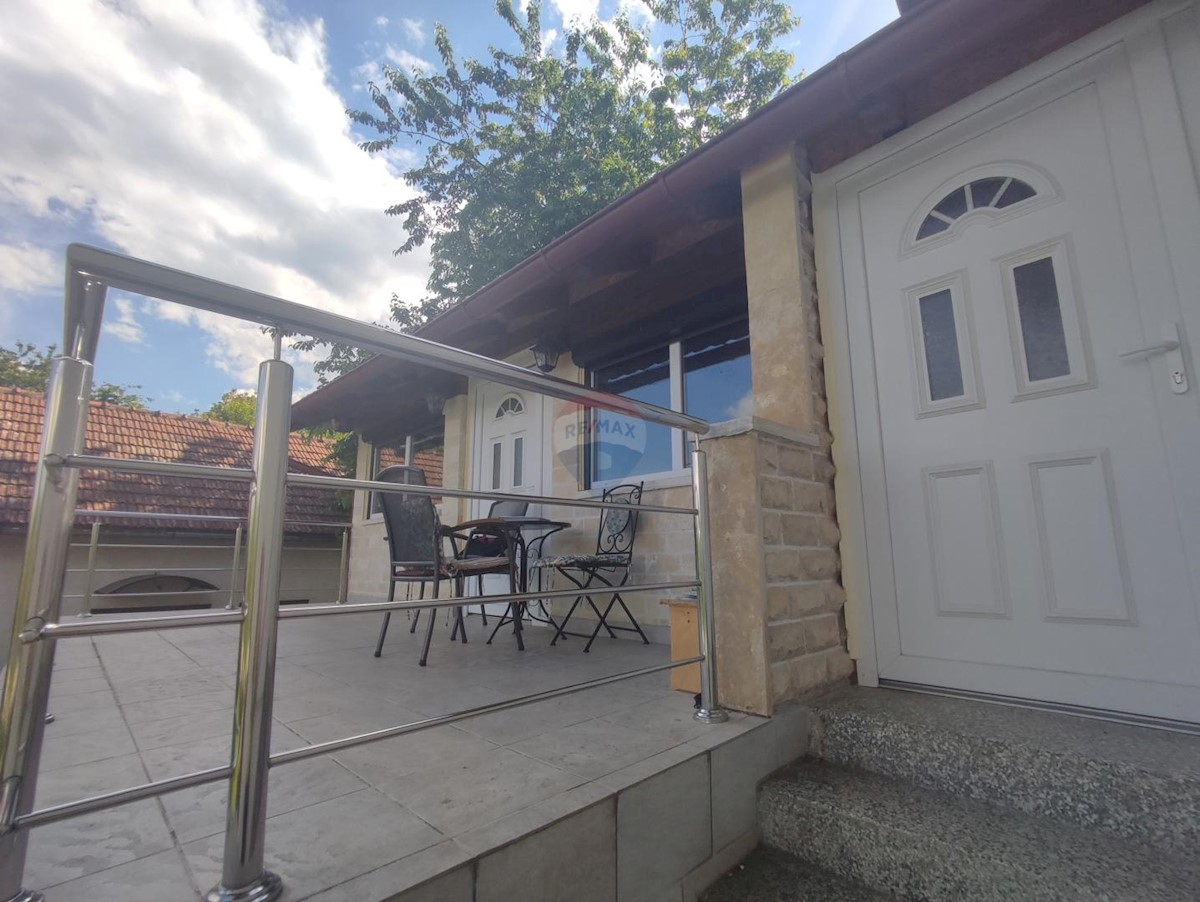Hiša Nebljusi, Donji Lapac, 238m2