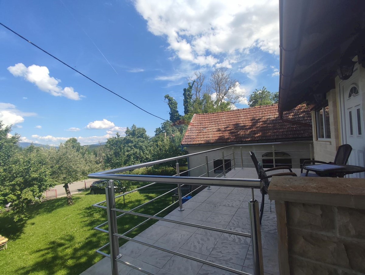 Hiša Nebljusi, Donji Lapac, 238m2