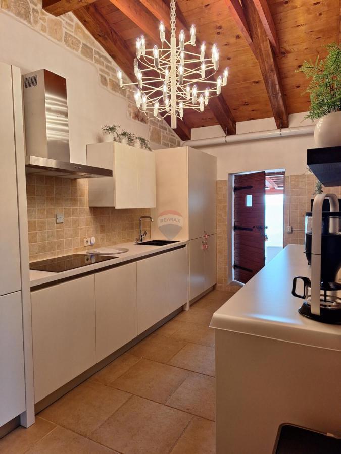 Hiša Labinci, Kaštelir-Labinci, 350m2