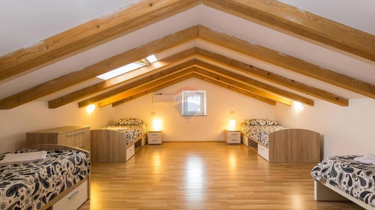 Hiša okolica Pule, Pula, 210m2