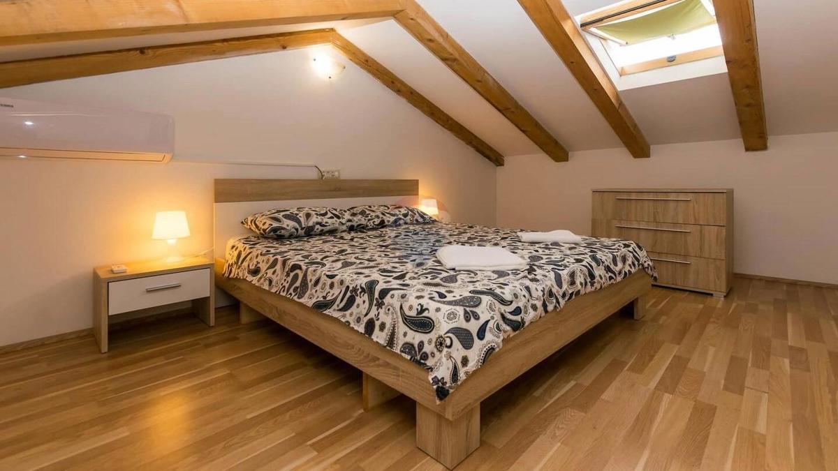 Hiša okolica Pule, Pula, 210m2