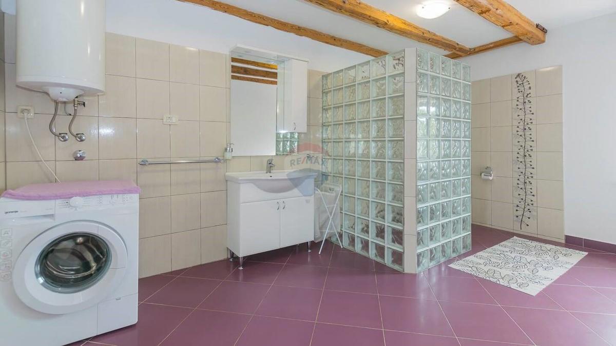 Hiša okolica Pule, Pula, 210m2