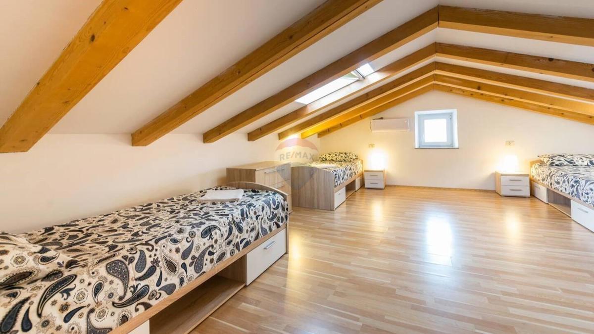 Hiša okolica Pule, Pula, 210m2