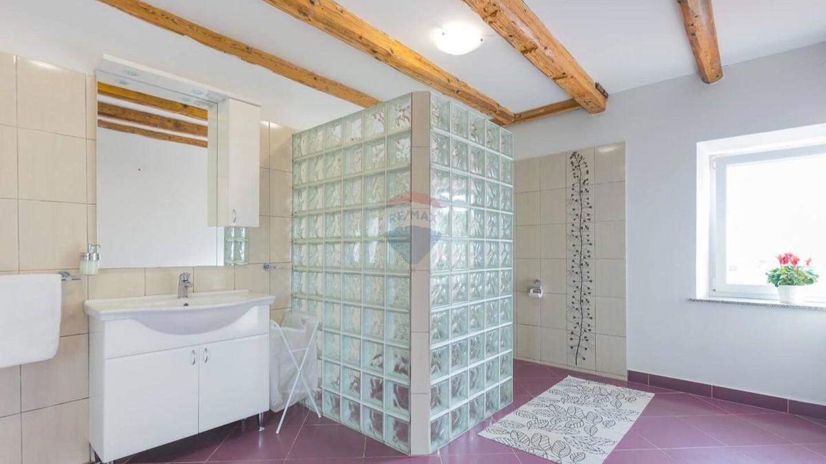 Hiša okolica Pule, Pula, 210m2