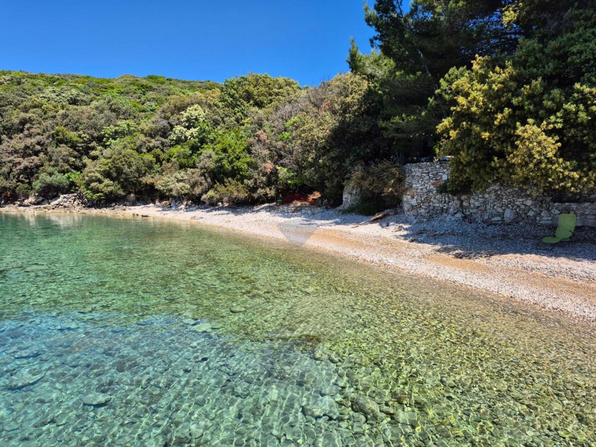 Stavbno zemljišče Ustrine, Mali Lošinj, 1.744m2