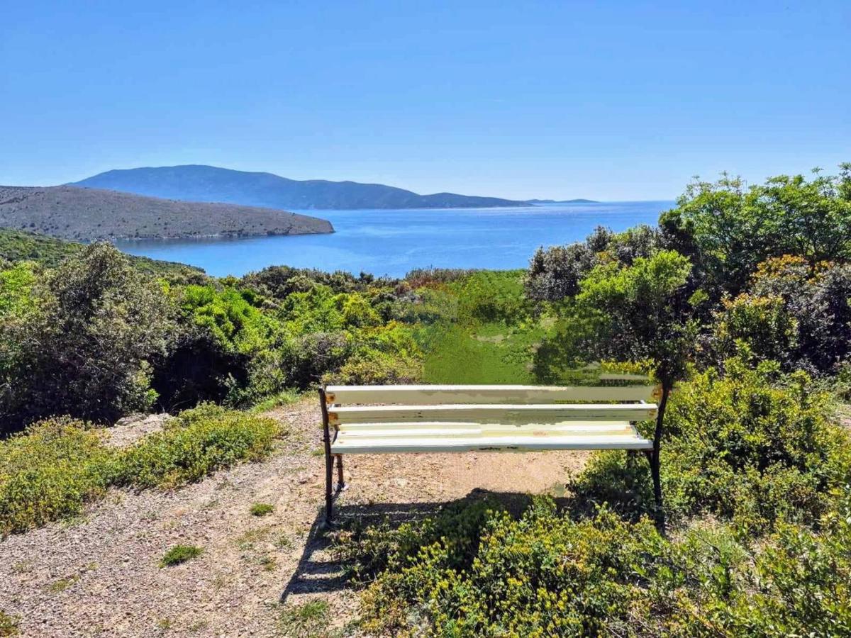 Stavbno zemljišče Ustrine, Mali Lošinj, 1.744m2