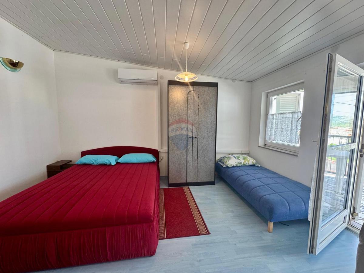 Novi Vinodolski – hiša s 4 apartmaji