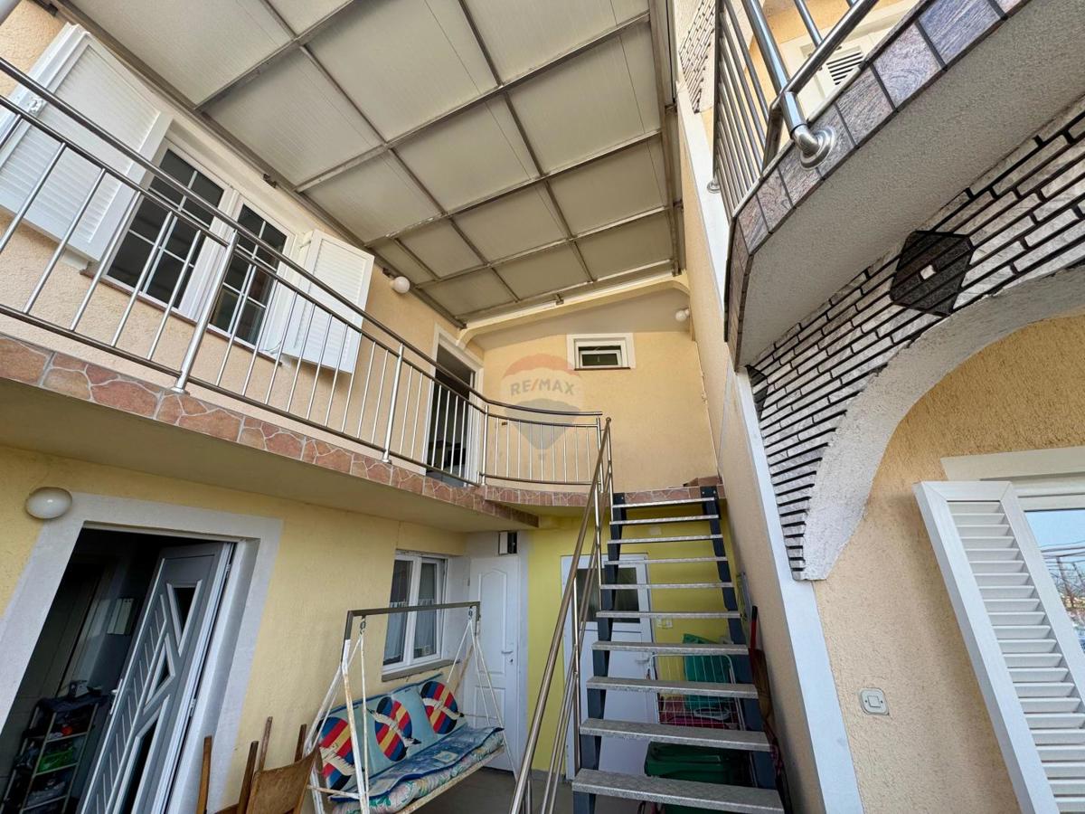 Novi Vinodolski – hiša s 4 apartmaji