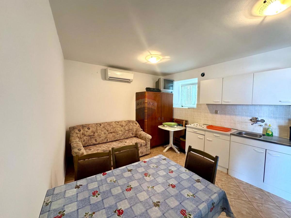 Novi Vinodolski – hiša s 4 apartmaji
