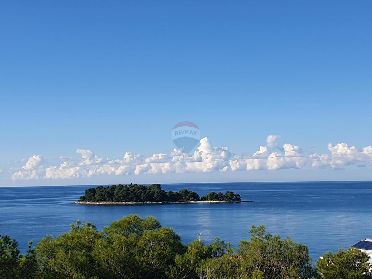 Istra, Rovinj, hiša v gozdičku ob morju, parkirišče, 6 apartmajev