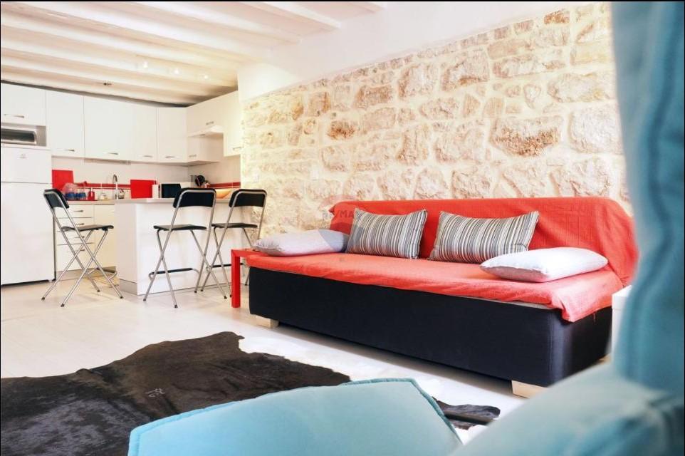 Istra, Rovinj, center, mirna ulica, popolnoma prenovljeno in opremljeno stanovanje 42 m²