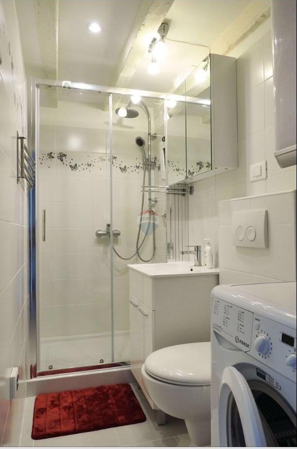 Istra, Rovinj, center, mirna ulica, popolnoma prenovljeno in opremljeno stanovanje 42 m²