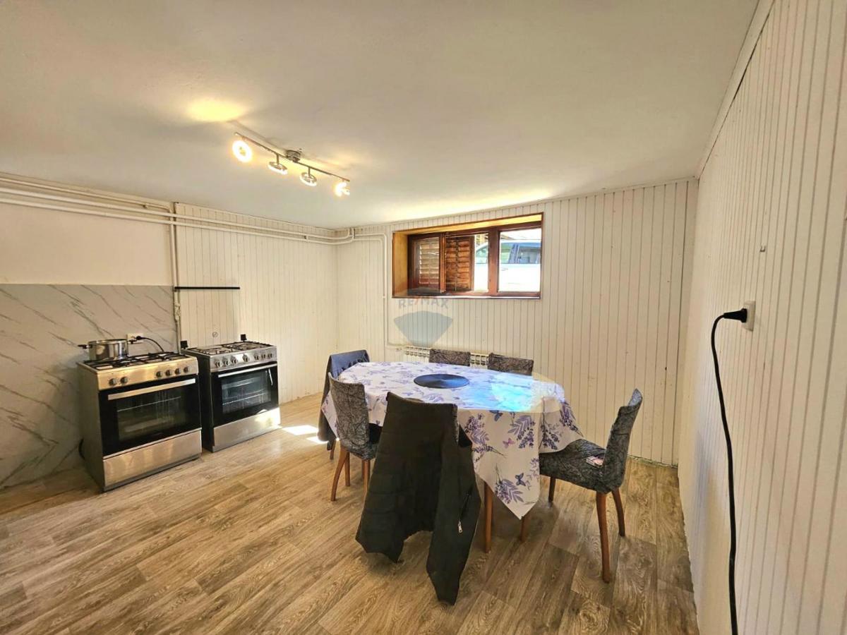 Hiša Sveta Nedelja, 200m2