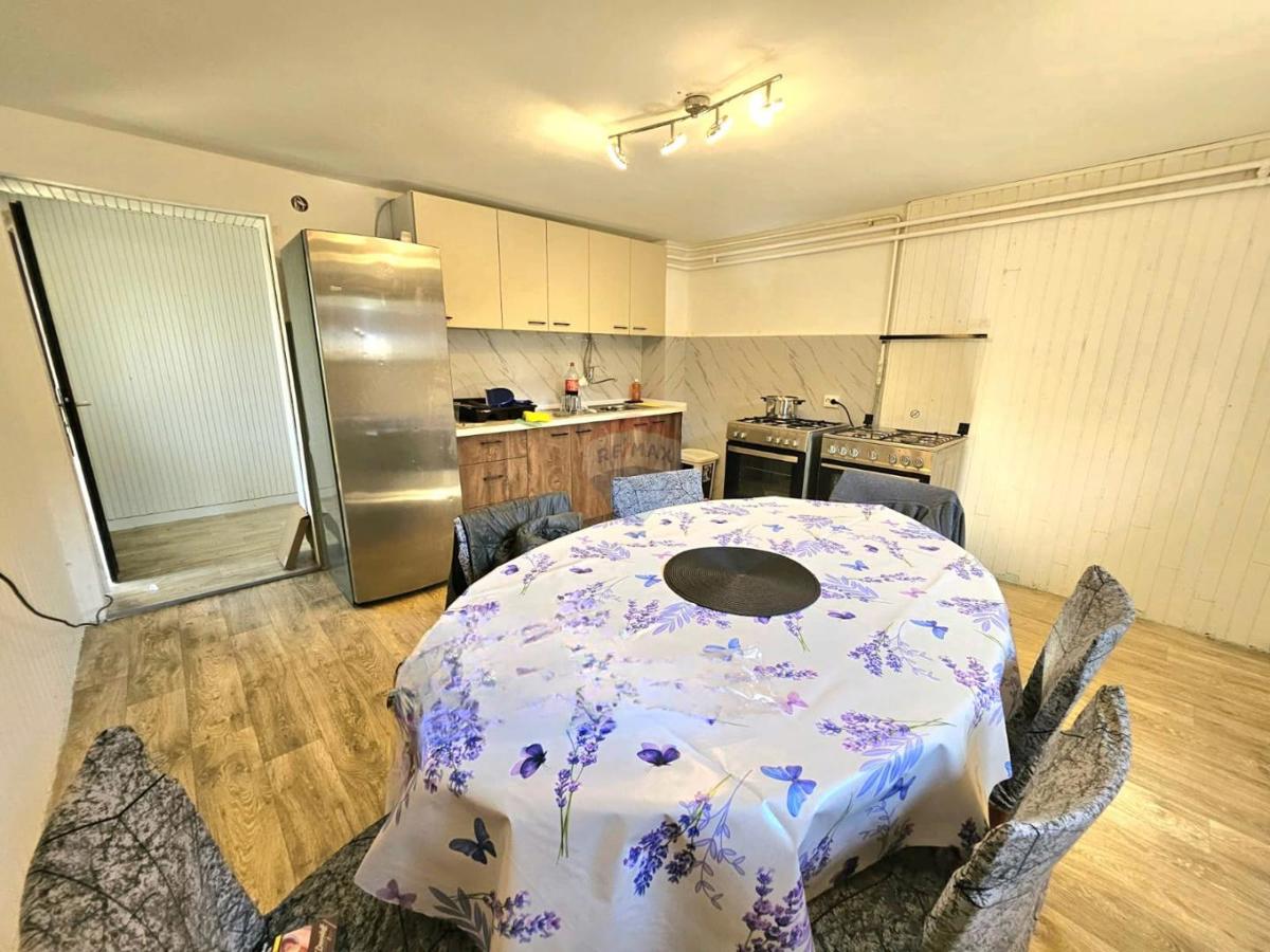 Hiša Sveta Nedelja, 200m2