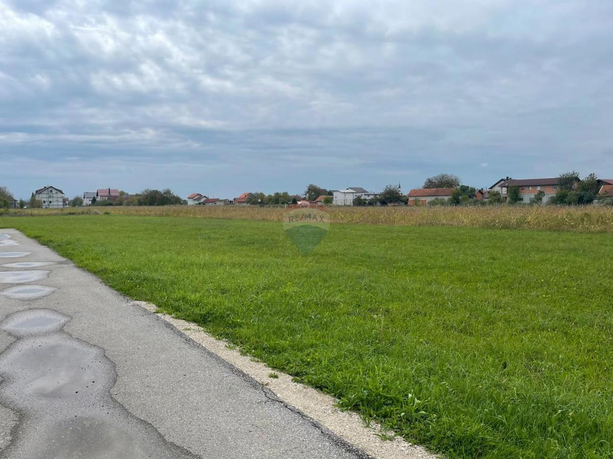 Stavbno zemljišče Odranski Obrež, Brezovica, 700m2