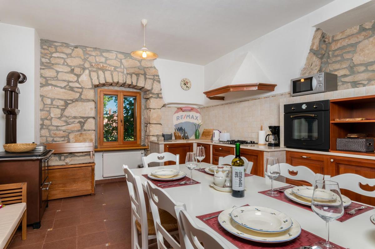 Hiša Nedešćina, Sveta Nedelja, 350,88m2