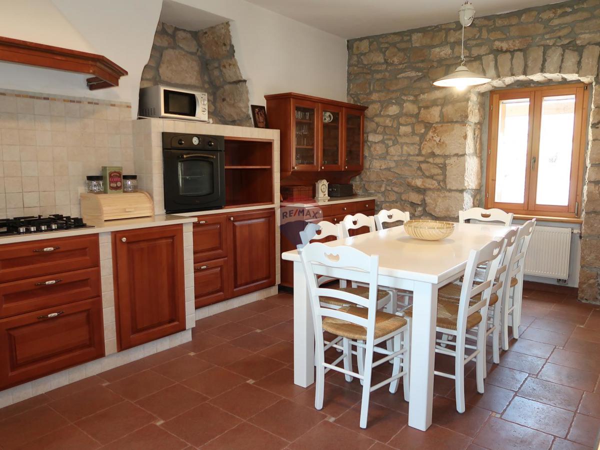 Hiša Nedešćina, Sveta Nedelja, 350,88m2