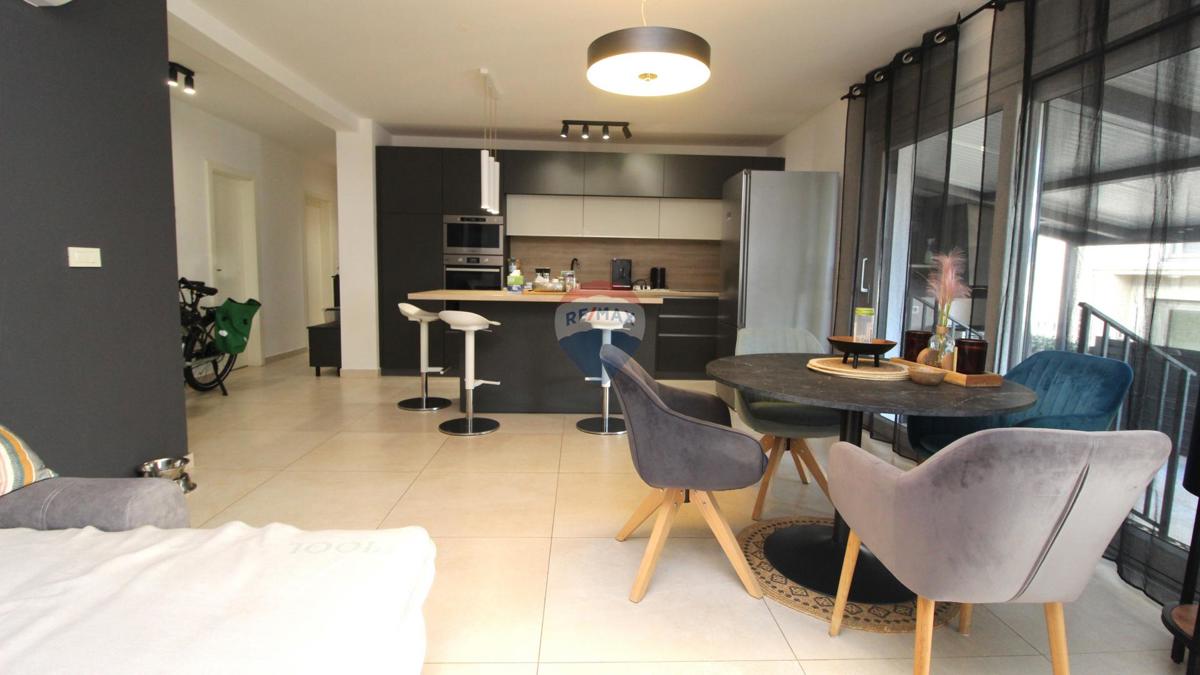 Stanovanje/Apartma Novigrad, 66m2