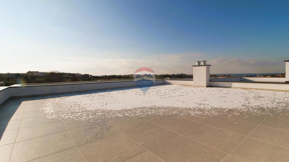 Dvosobno stanovanje s teraso in pogledom na morje – Novigrad