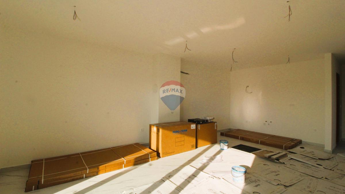 Dvosobno stanovanje s teraso in pogledom na morje – Novigrad