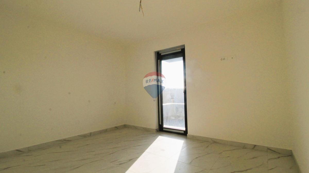 Dvosobno stanovanje s teraso in pogledom na morje – Novigrad