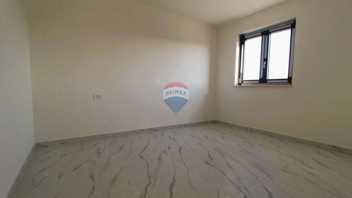 Dvosobno stanovanje s teraso in pogledom na morje – Novigrad