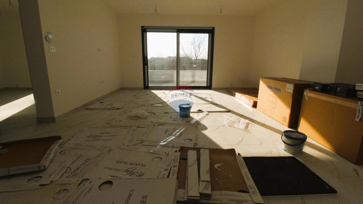 Dvosobno stanovanje s teraso in pogledom na morje – Novigrad