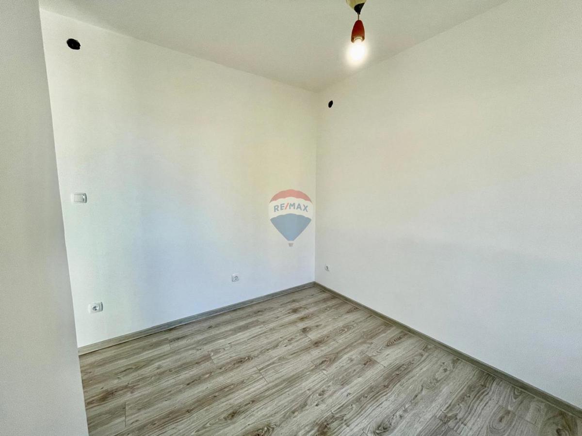 Crikvenica – prenovljeno dvosobno stanovanje z dvoriščem