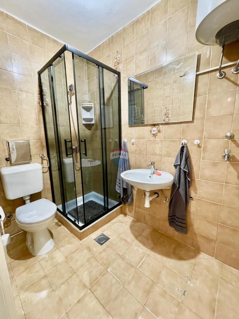 Crikvenica – prenovljeno dvosobno stanovanje z dvoriščem