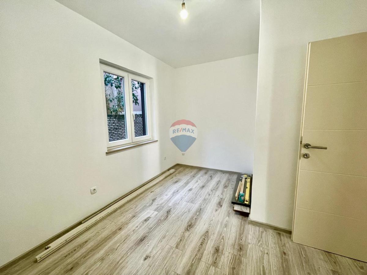 Crikvenica – prenovljeno dvosobno stanovanje z dvoriščem