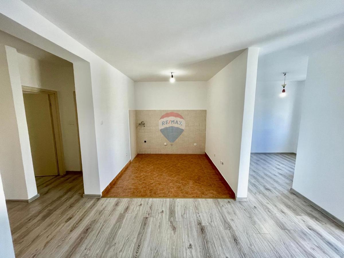 Crikvenica – prenovljeno dvosobno stanovanje z dvoriščem