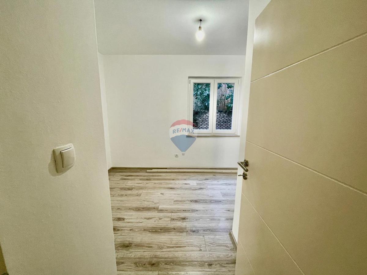 Crikvenica – prenovljeno dvosobno stanovanje z dvoriščem